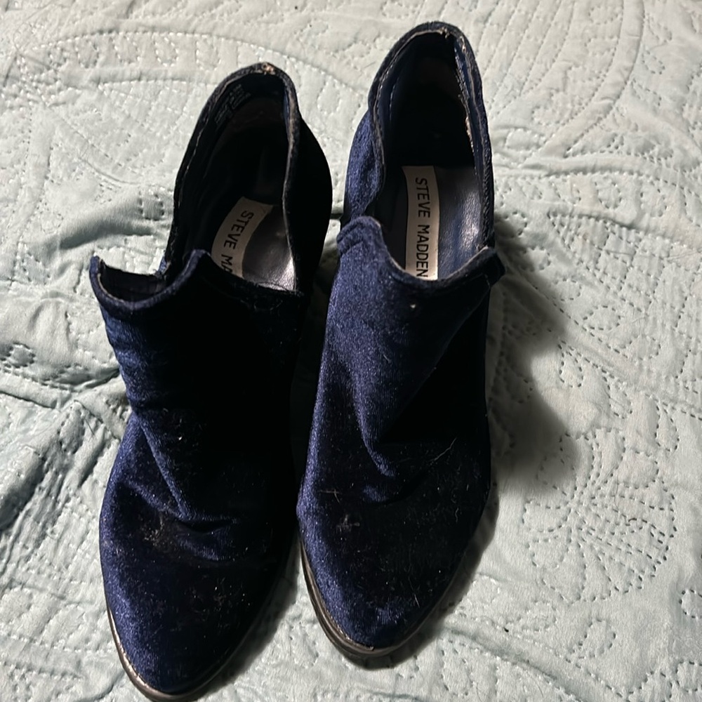 Steve Madden. Blue Velvet Booties!